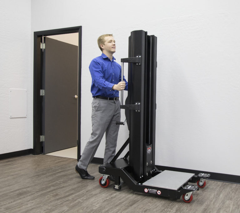 The lift’s slim 24-inch (61 cm) base and oversized wheels smoothly navigate aisles, corners, and ramps while providing ample space for an operator — even in the narrowest of data center aisles. ServerLIFT<sup>®</sup>’s unique mast design keeps the retracted lift height low enough to fit through standard-size doorways and elevators.