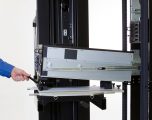 Elevação de trilho RS-500X instalando o servidor em trilhos drop-in